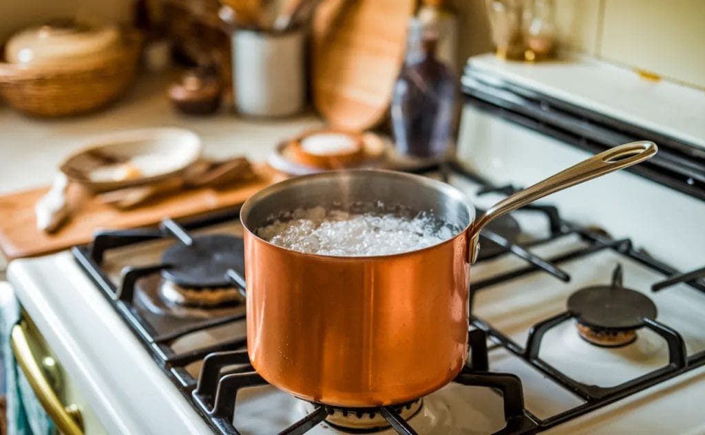 preparazione dello sciroppo liquore alla canapa